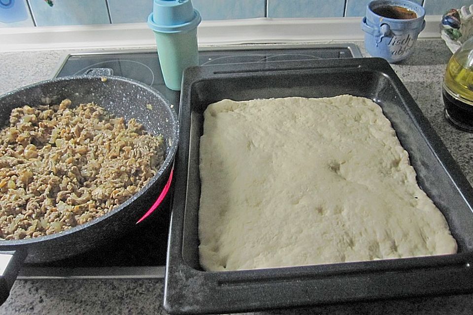 Flammkuchen, aber sehr deftig Flammkuchen, aber sehr deftig