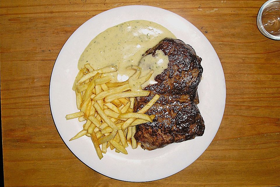 Für echte Kerle: Das perfekte Rumpsteak - saignant (englisch) mit Sauce Béarnaise und Pommes