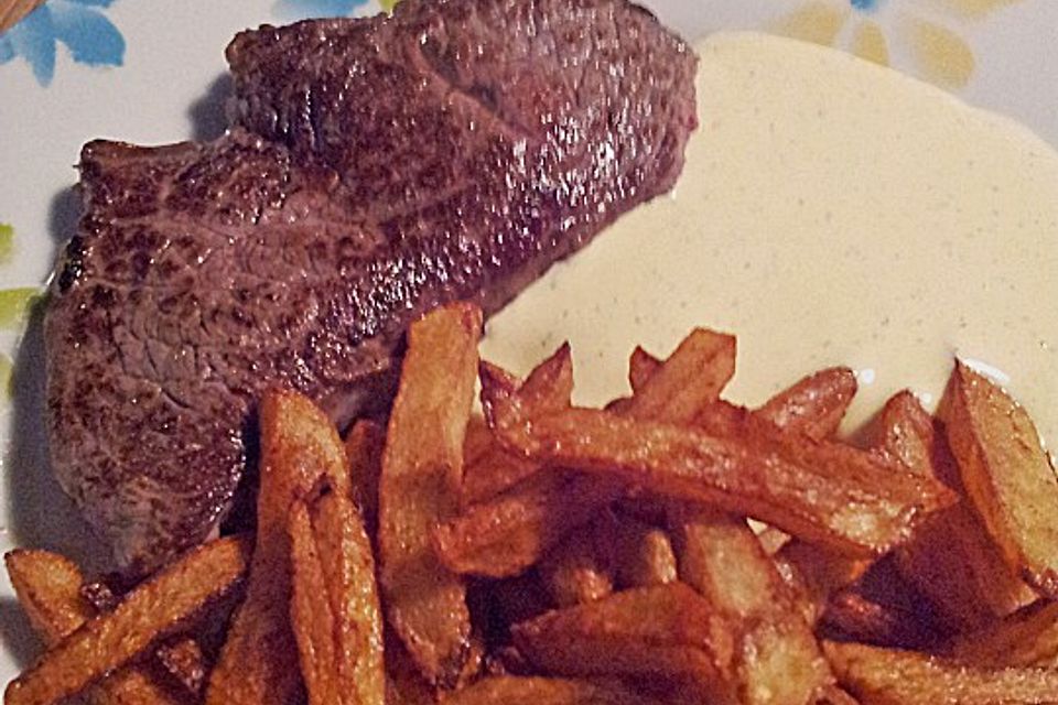 Für echte Kerle: Das perfekte Rumpsteak - saignant (englisch) mit Sauce Béarnaise und Pommes