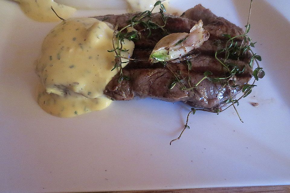 Für echte Kerle: Das perfekte Rumpsteak - saignant (englisch) mit Sauce Béarnaise und Pommes