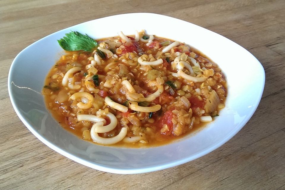 Linsen - Tomaten - Suppe mit Pasta