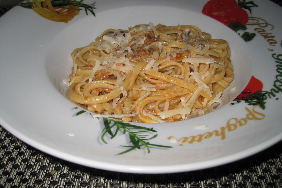 Spaghetti mit bunter Gemüsesoße