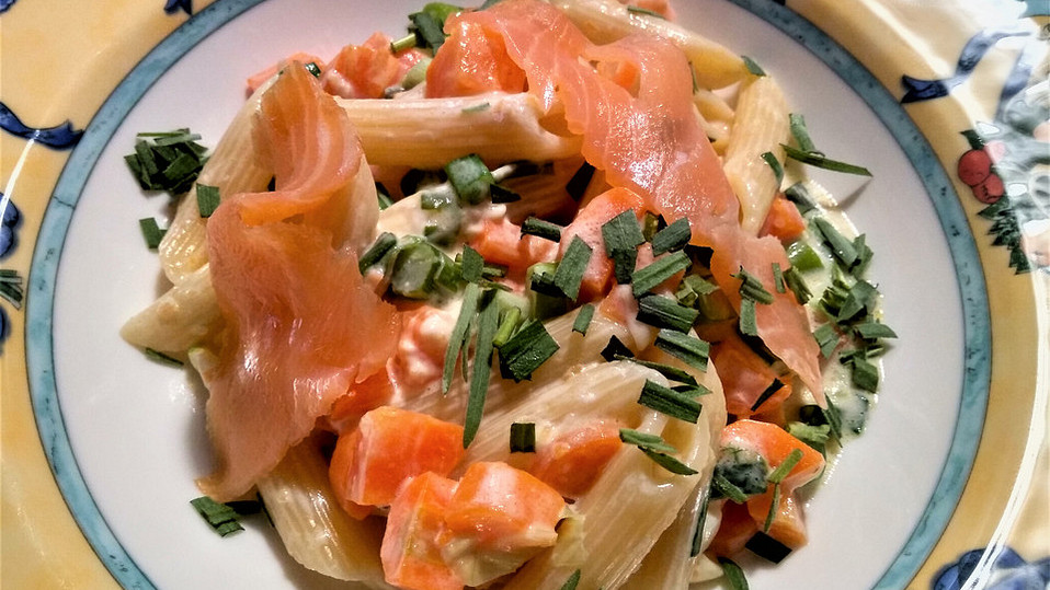 Nudeln mit Schmelzkäse - Räucherlachs - Soße von ManuGro Nudeln mit Schmelzkäse - Räucherlachs - Soße von ManuGro