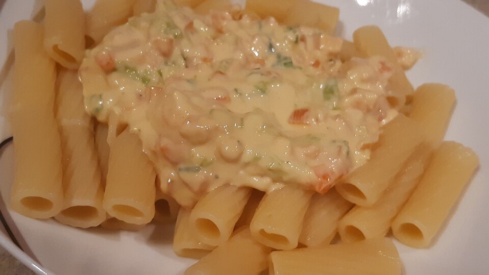 Nudeln mit Schmelzkäse - Räucherlachs - Soße von ManuGro Nudeln mit Schmelzkäse - Räucherlachs - Soße von ManuGro