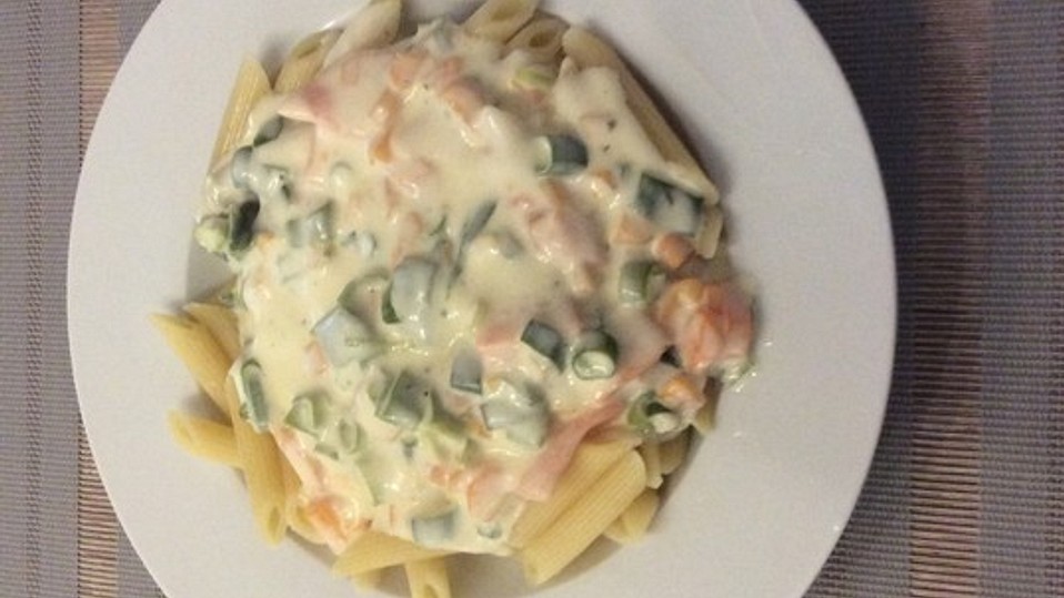 Nudeln mit Schmelzkäse - Räucherlachs - Soße von ManuGro Nudeln mit Schmelzkäse - Räucherlachs - Soße von ManuGro