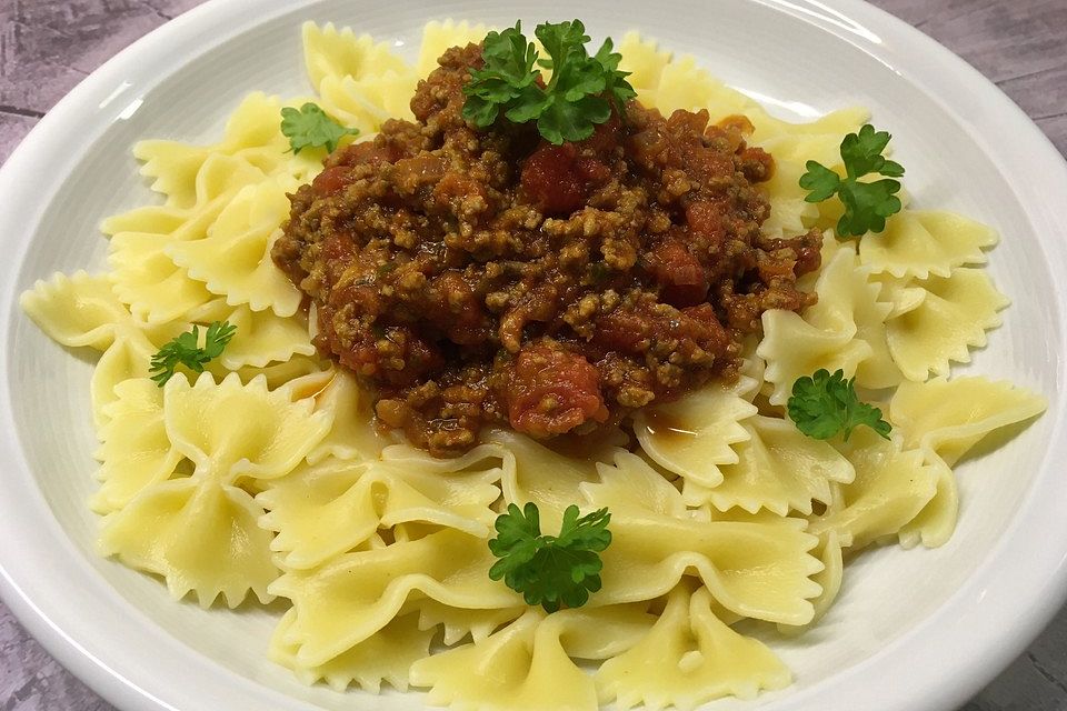 Einfache Soße aus Hackfleisch und Tomaten