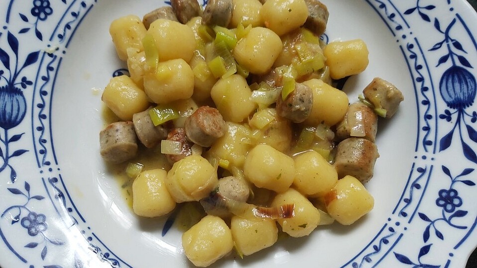 Knödelpfanne mit Würstchen von plumbum