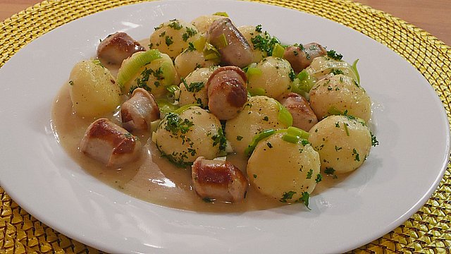 Knödelpfanne mit Würstchen von plumbum