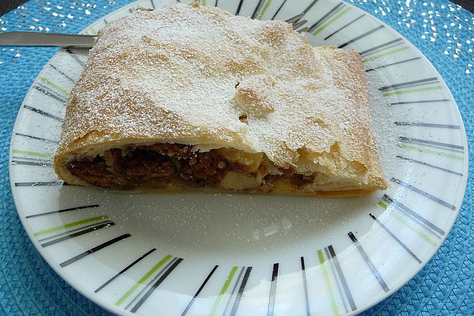 Weihnachtlicher Apfelstrudel