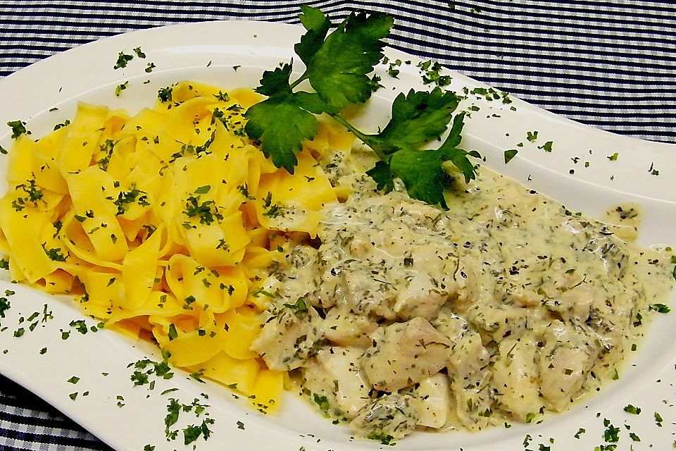 Rotbarschfilet in Kräutersauce