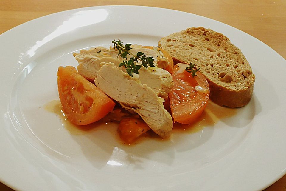 Hähnchenfilet auf Tomatengemüse