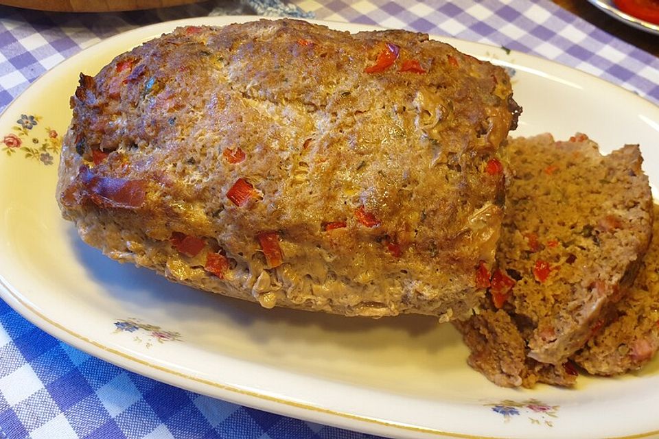 Pikanter Hackbraten aus dem Römertopf Pikanter Hackbraten aus dem Römertopf