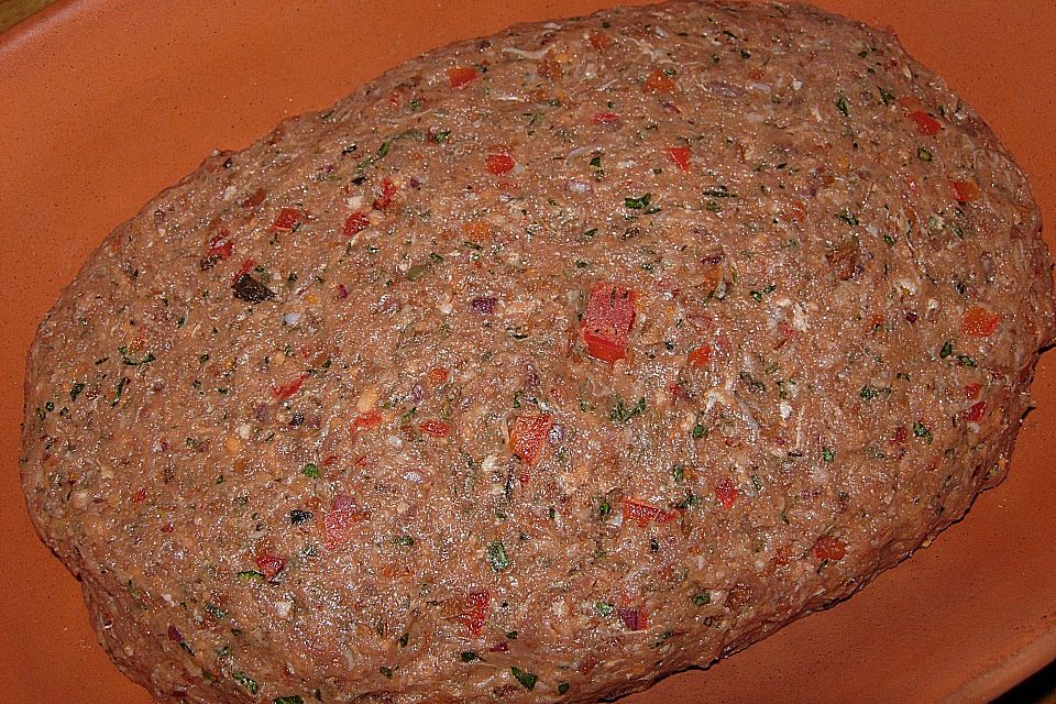 Pikanter Hackbraten aus dem Römertopf Pikanter Hackbraten aus dem Römertopf