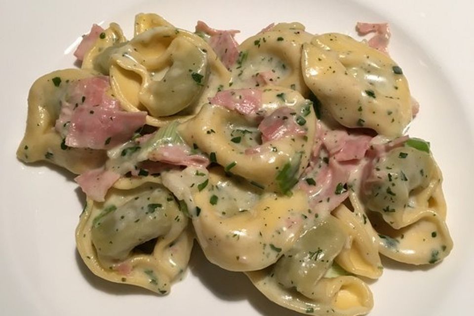 Tortellini in Kräuter - Käse - Rahm