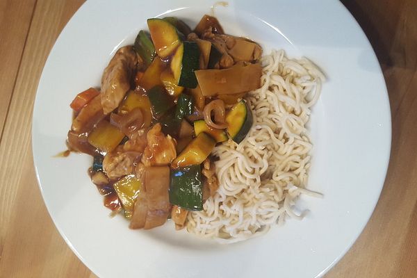 Pfannengerührtes Huhn mit Gemüse und Bambussprossen von chilliking ...