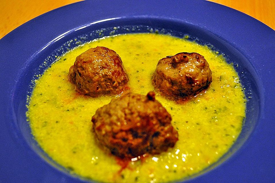 Zucchinicremesuppe mit Hackbällchen (ohne Kohlenhydrate)