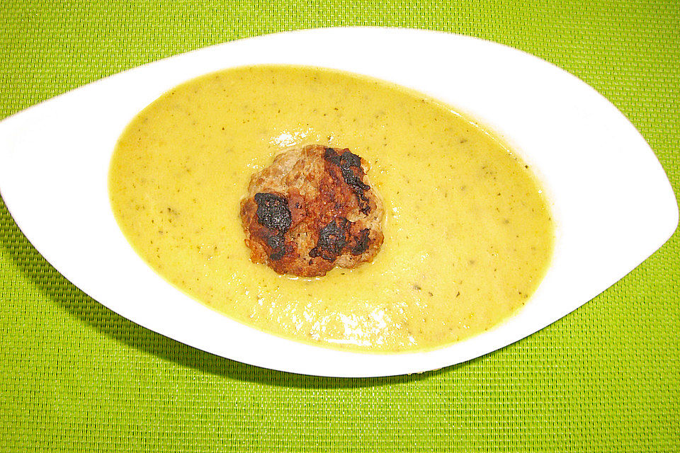 Zucchinicremesuppe mit Hackbällchen (ohne Kohlenhydrate)