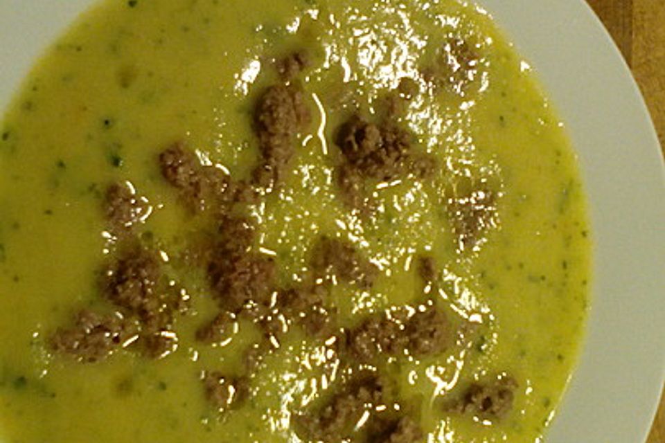 Zucchinicremesuppe mit Hackbällchen (ohne Kohlenhydrate)