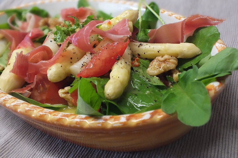 Spargel mit Schinken und Walnusskaramell