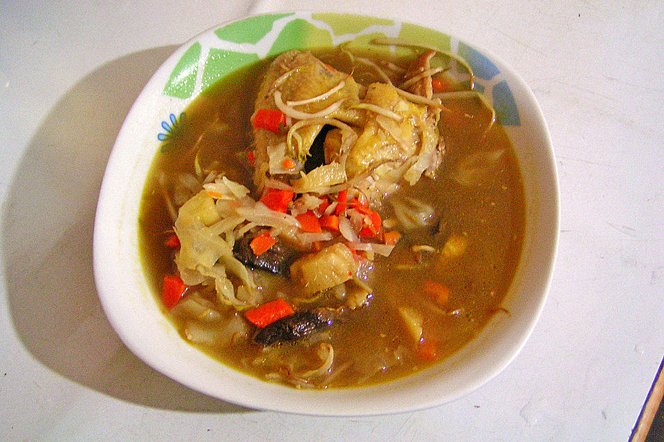 Vietnamesische Sauerscharfsuppe