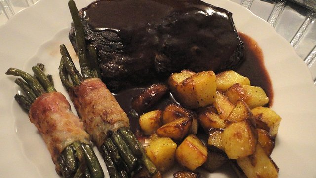 Leckere braune Grundsoße für Kurzgebratenes von toskanaloewe