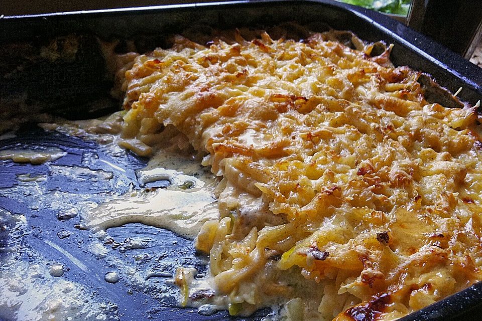 Putenschnitzel in Käse - Lauch - Sauce mit Rösti überbacken