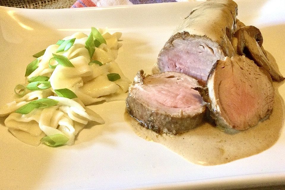 Schweinefilet mit Pilzen und Tagliatelle