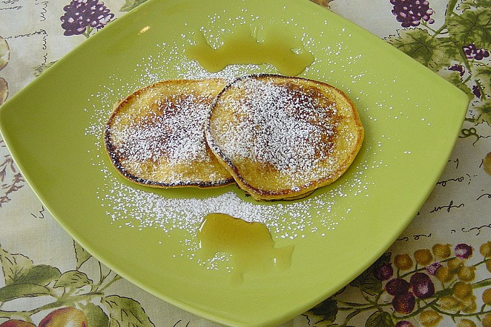 Pancakes mit Kürbispüree und karamellisierten Walnüssen