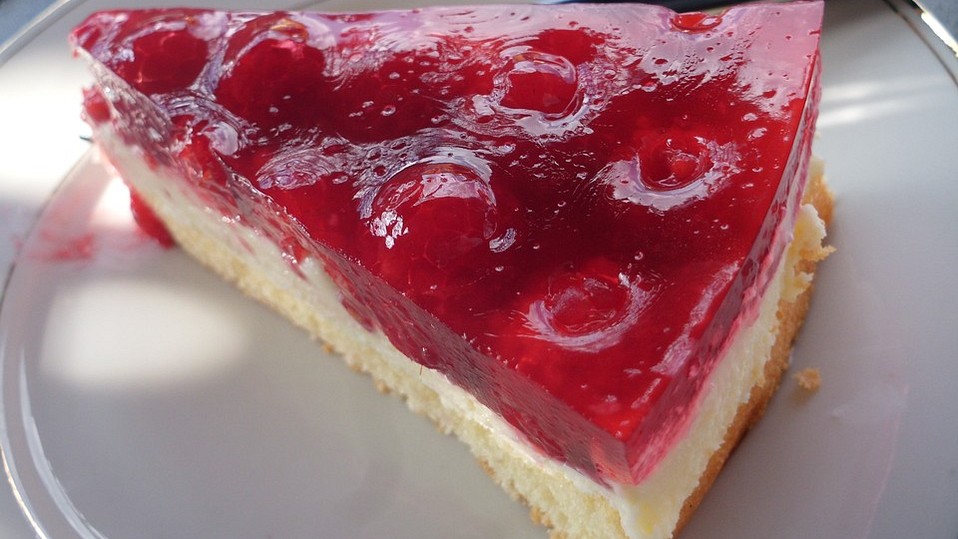 Weiße Himbeer - Trüffeltorte von adretteclaudette Weiße Himbeer - Trüffeltorte von adretteclaudette