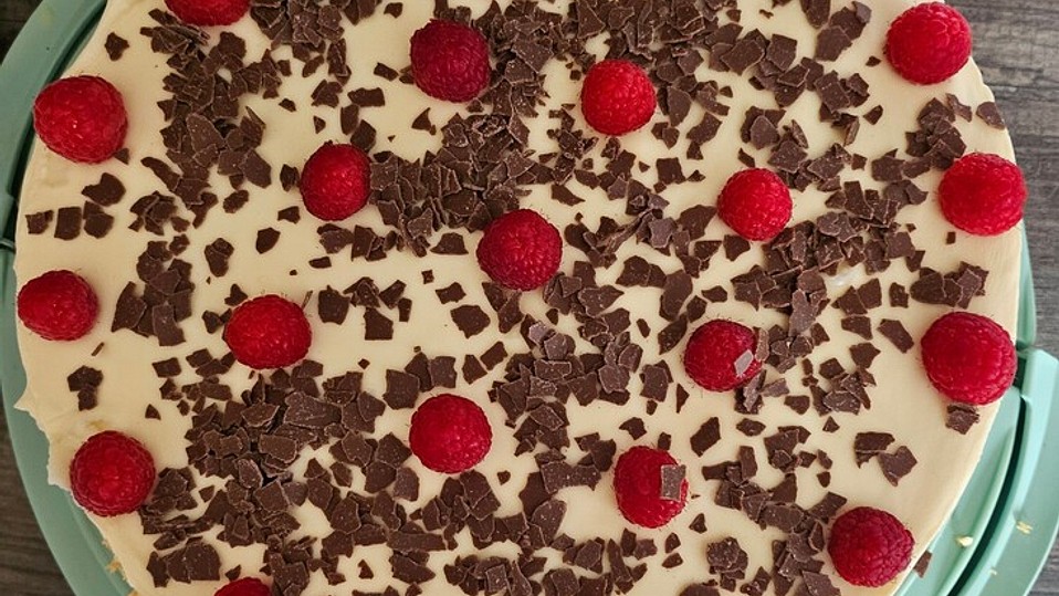 Weiße Himbeer - Trüffeltorte von adretteclaudette Weiße Himbeer - Trüffeltorte von adretteclaudette