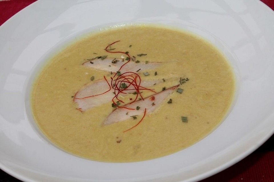 Pastinaken-Birnensuppe mit Curry