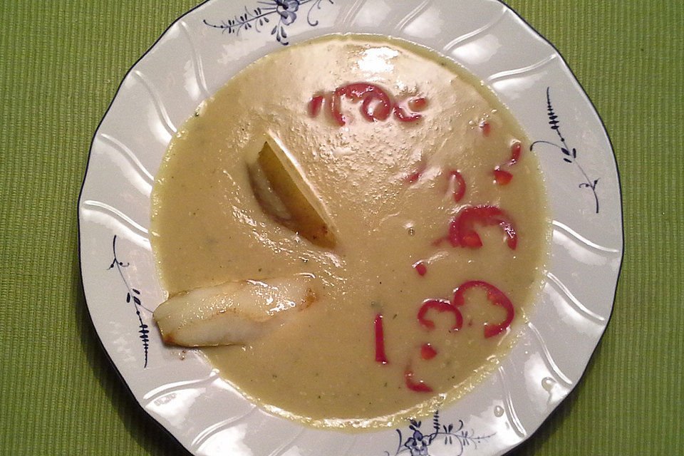 Pastinaken-Birnensuppe mit Curry