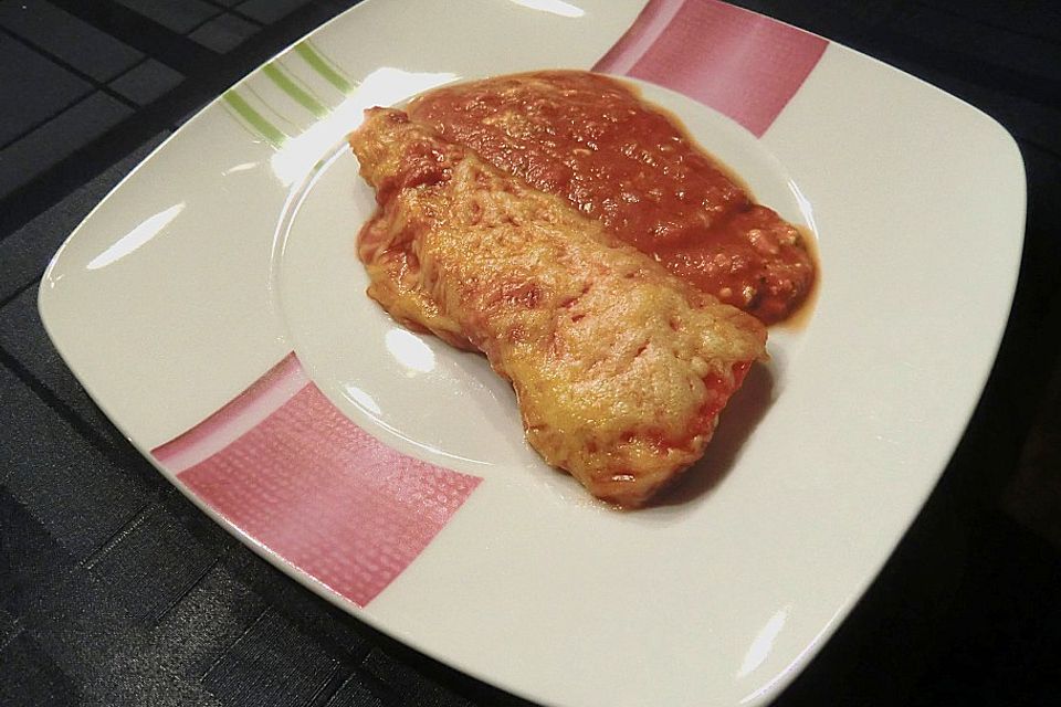 Überbackene Spitzpaprika mit Käsefüllung