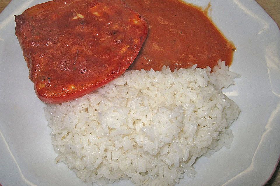 Überbackene Spitzpaprika mit Käsefüllung