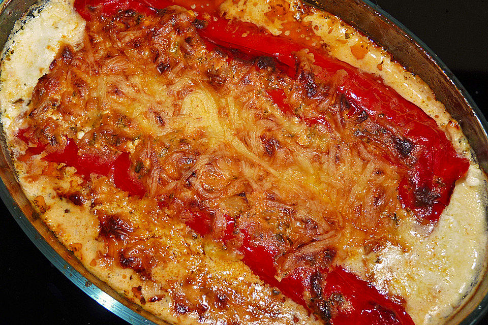 Überbackene Spitzpaprika mit Käsefüllung