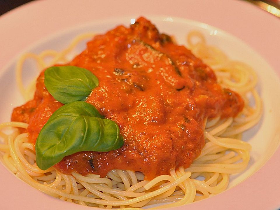 Spaghetti Napoli mit schwarzen Oliven und Kapern von Clonjo| Chefkoch