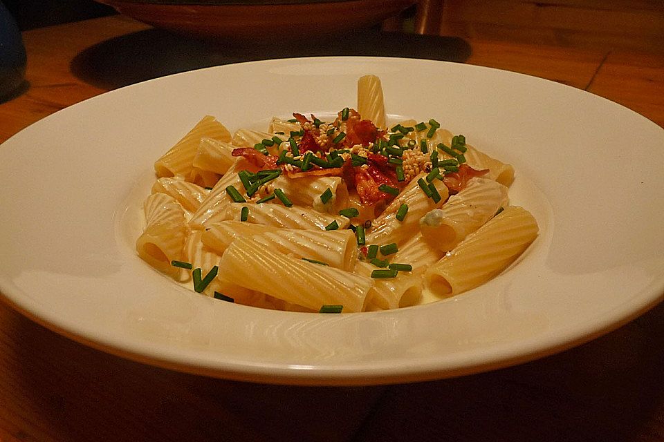 Tortiglioni in Gorgonzolasauce mit Sesam