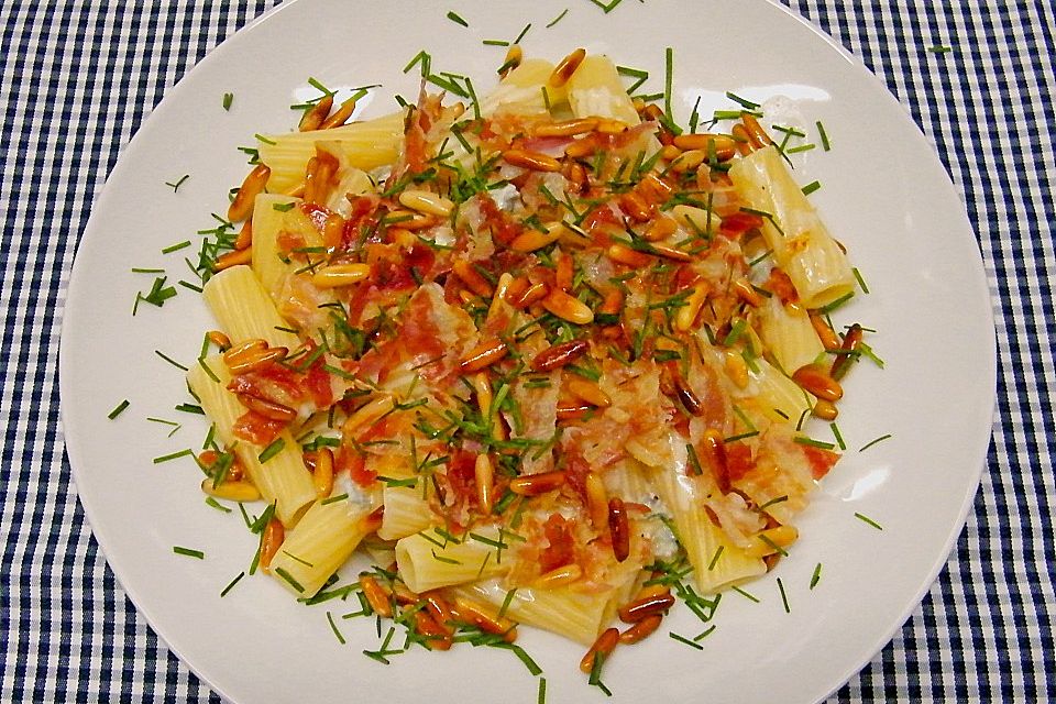 Tortiglioni in Gorgonzolasauce mit Sesam