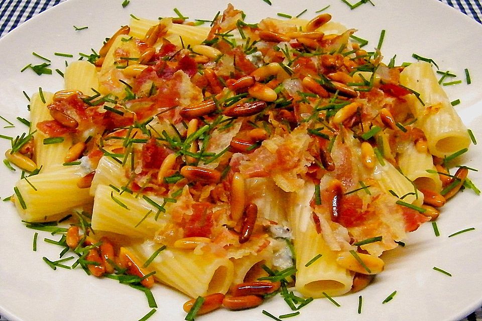 Tortiglioni in Gorgonzolasauce mit Sesam