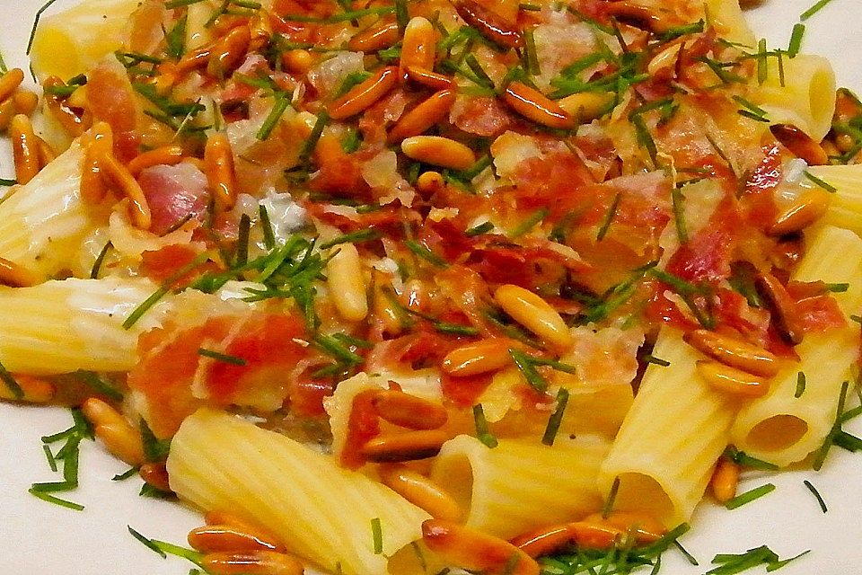 Tortiglioni in Gorgonzolasauce mit Sesam