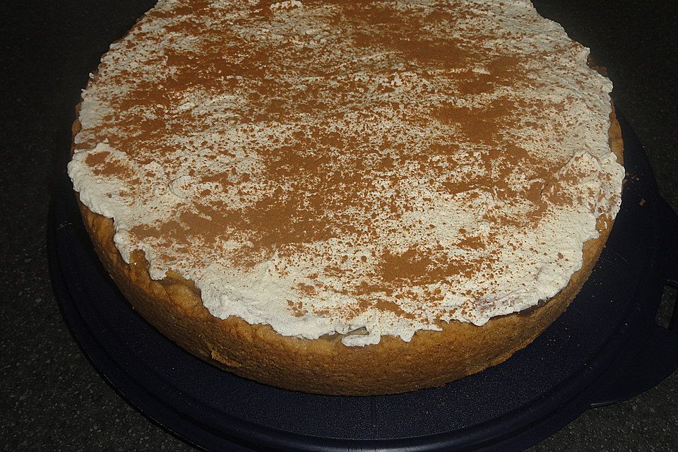 Tiroler Apfelkuchen mit Sahne