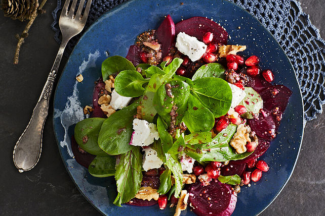 Lauwarmes Rote Bete-Carpaccio mit Feldsalat und Ziegenfrischkäse von ...