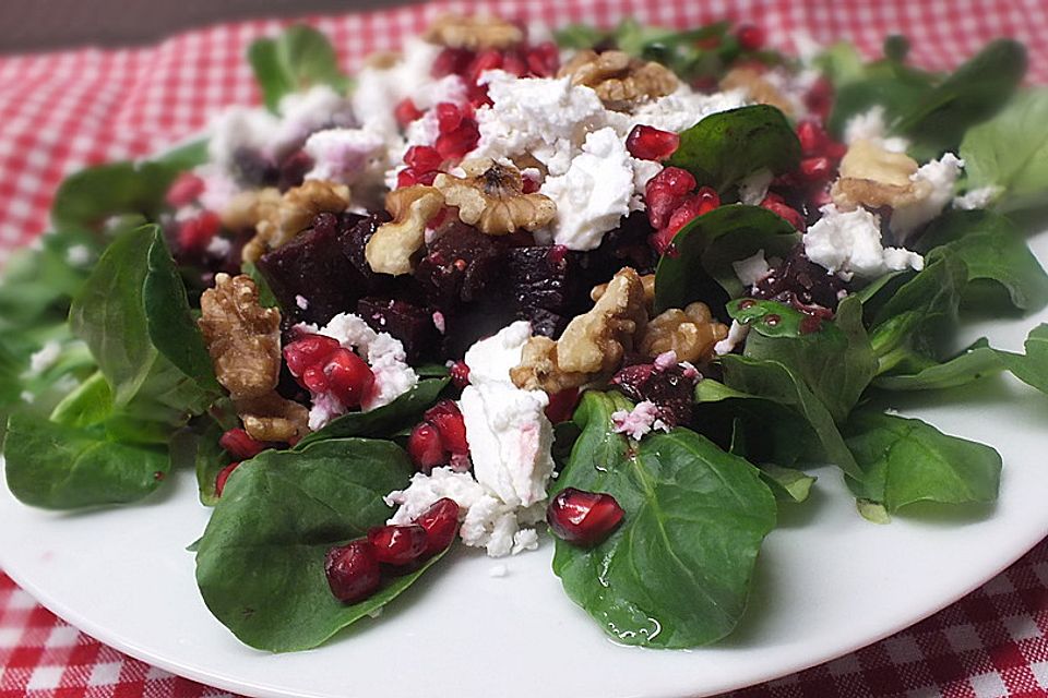 Lauwarmes Rote Bete - Carpaccio mit Feldsalat und Ziegenfrischkäse