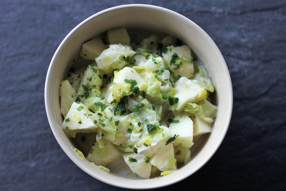 Apfel - Lauch - Salat mit Meerrettichdressing