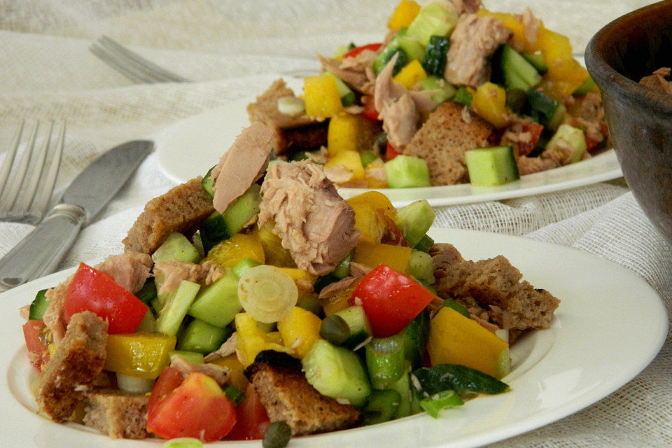 Brotsalat mit Gemüse