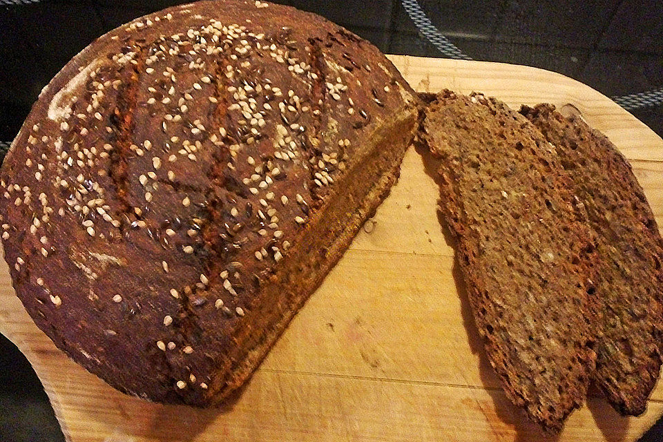 Dinkelvollkornbrot mit Roggensauerteig Dinkelvollkornbrot mit Roggensauerteig