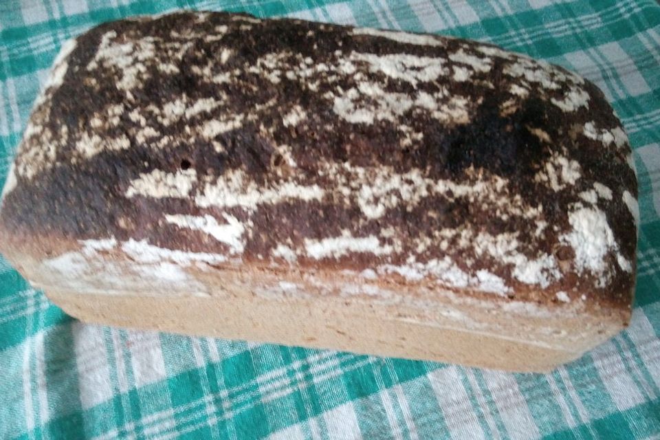 Dinkelvollkornbrot mit Roggensauerteig Dinkelvollkornbrot mit Roggensauerteig