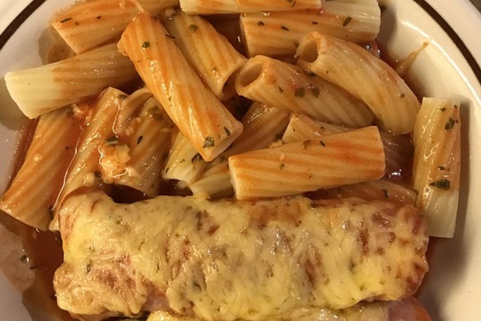 Chicoree mit Schinken und Käse überbacken Chicoree mit Schinken und Käse überbacken