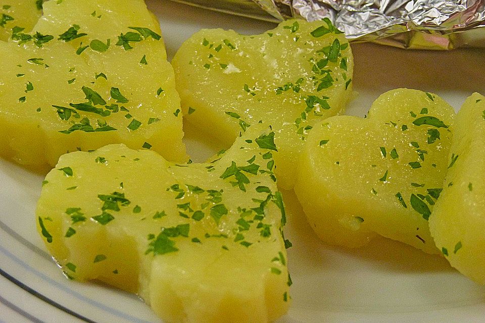 Roros Lachsfilets in Alufolie gebacken mit Herz - Butterkartöffelchen