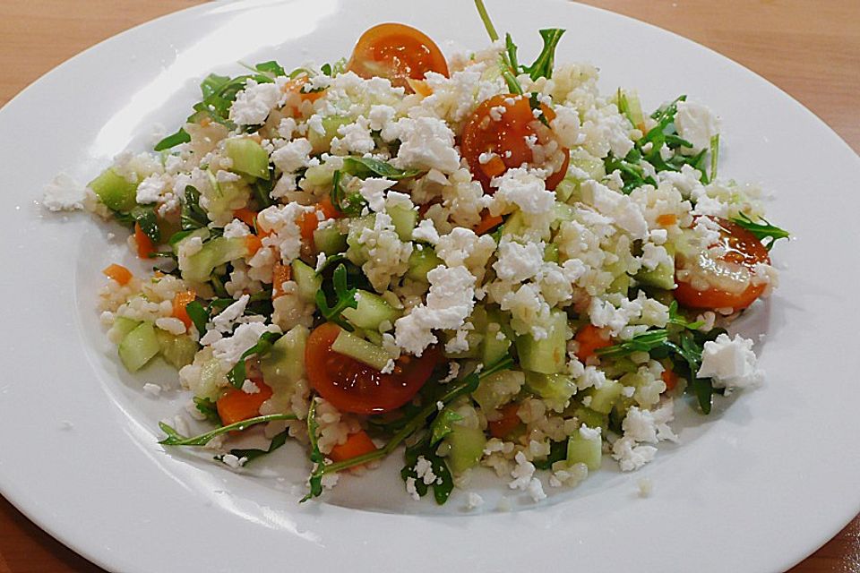 Bulgursalat mit Rucola und Schafskäse